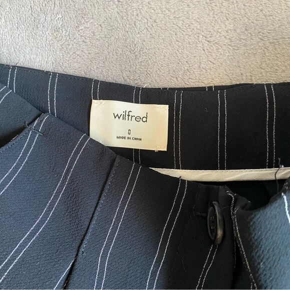 Aritzia Wilfred black pinstripe dress shorts size 0 - Picture 5 of 8